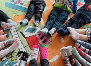 Dzień Kolorowej Skarpetki we wszystkich grupach