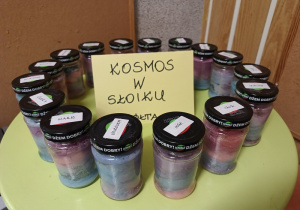 „Kosmos w słoiku” – prezentacja wyniku eksperymentu.