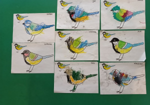 Prace dzieci młodszych– ptaszki pokolorowane według kodu.