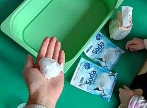 Zabawy ze sztucznym śniegiem