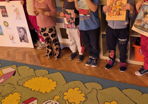 Dzieci z zielonej grupy prezentują Marię Kownacką.