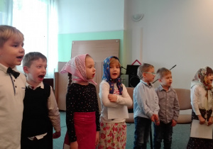 Dzieci śpiewają
