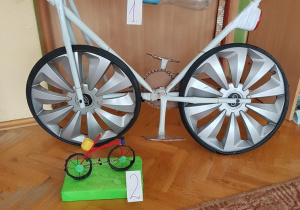 Prezentacja prac konkursowych Eko rower, za pierwsze i drugie miejsce.