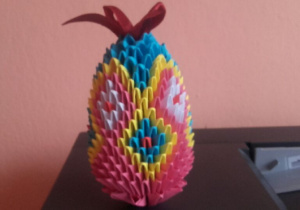 Jajko wielkanocne stworzone origami modułowym