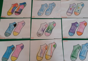 Kolorowe skarpetki wykonane przez dzieci.
