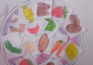 Praca dziecka – pokolorowany talerz z ulubionymi potrawami.